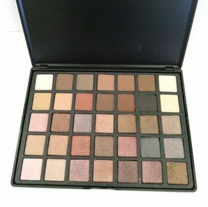 Nabi eyeshadow palette.